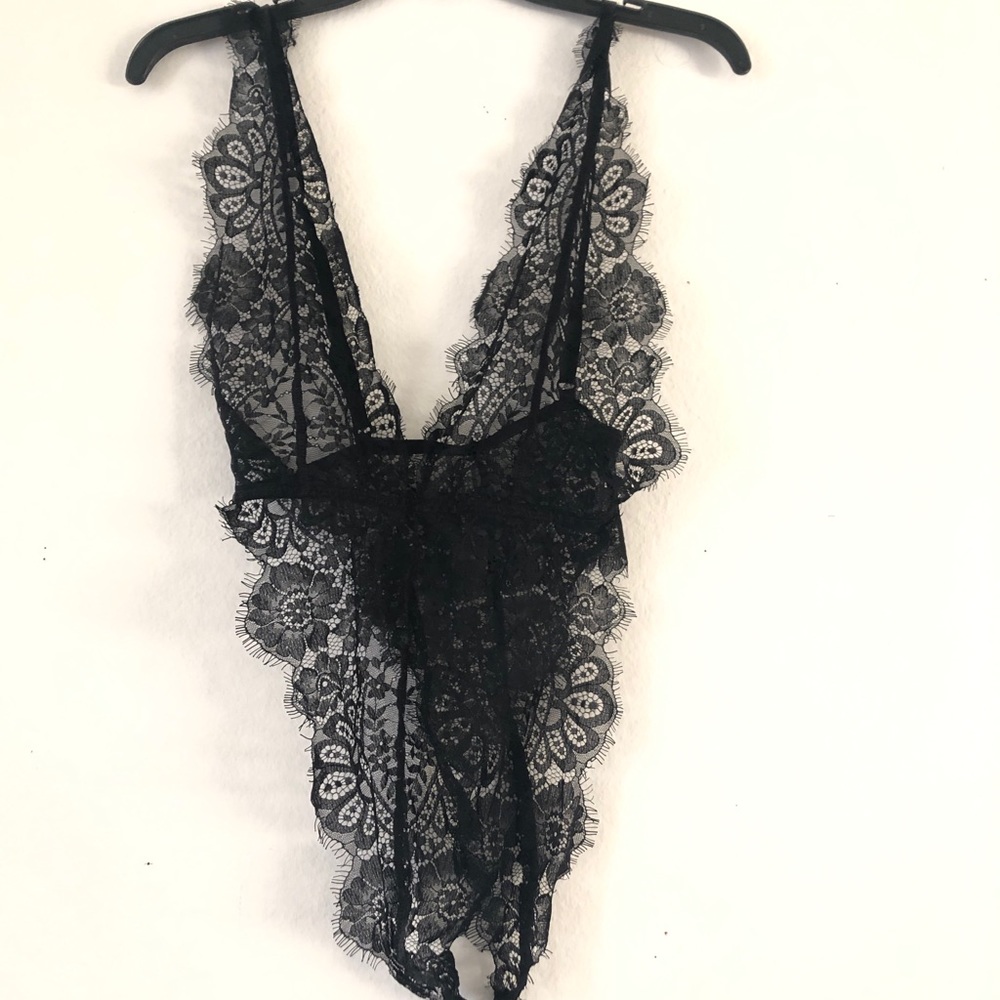 NEVER WORN black lace lingerie & matching robe